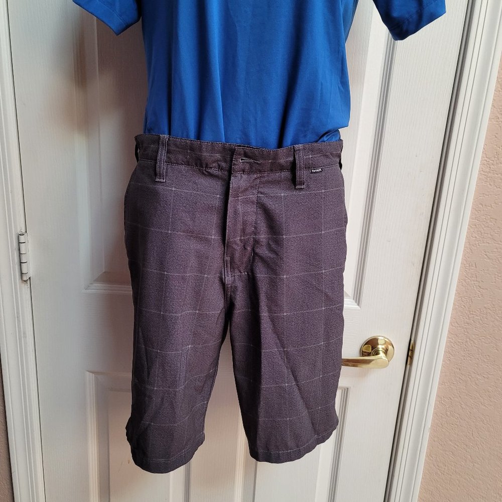 BARGAIN!! Hurley size 31 men's board/casual shorts.